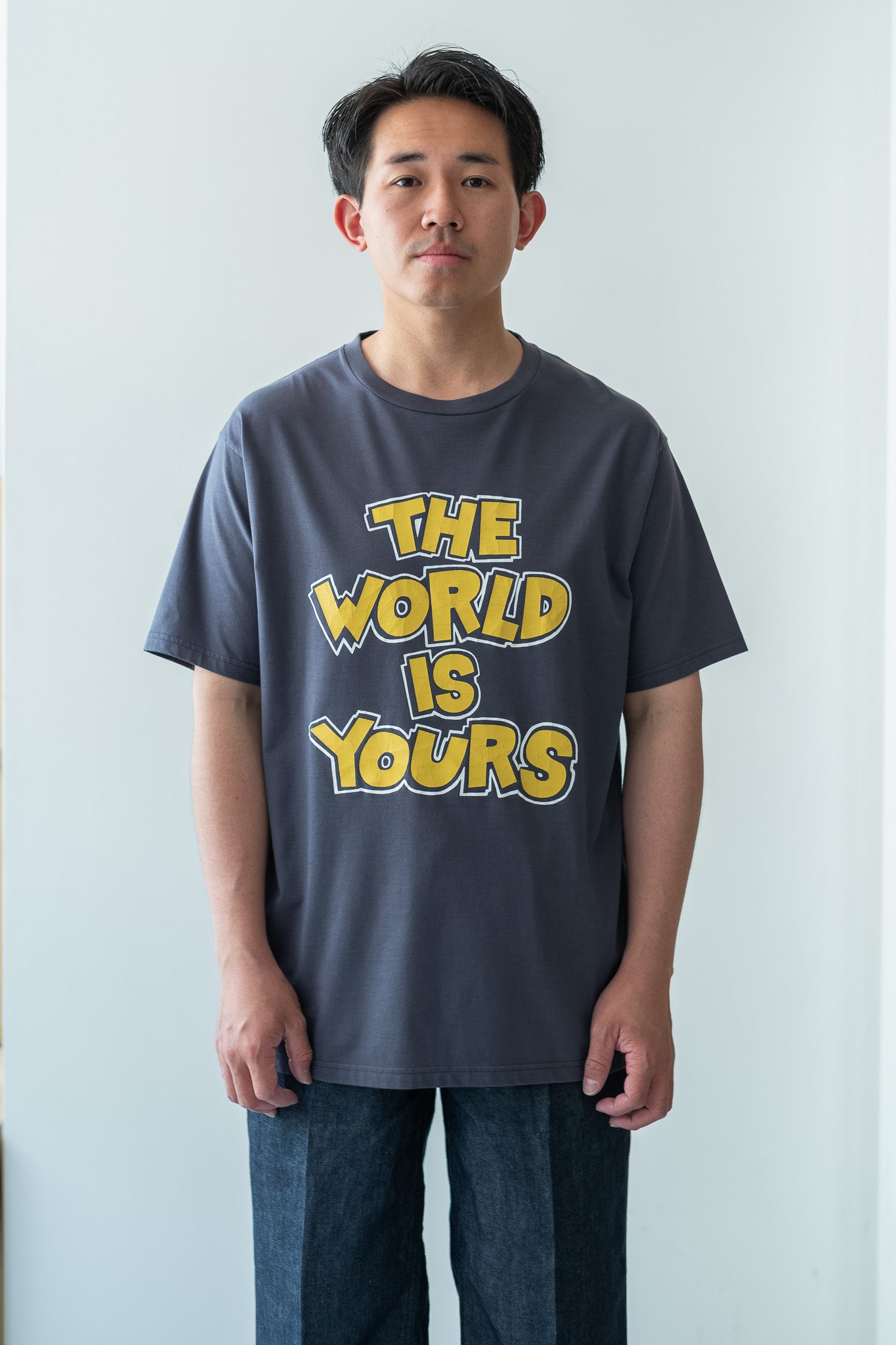 WORLD IS YOURS Tee-Cartoon Letter〔GRAY〕