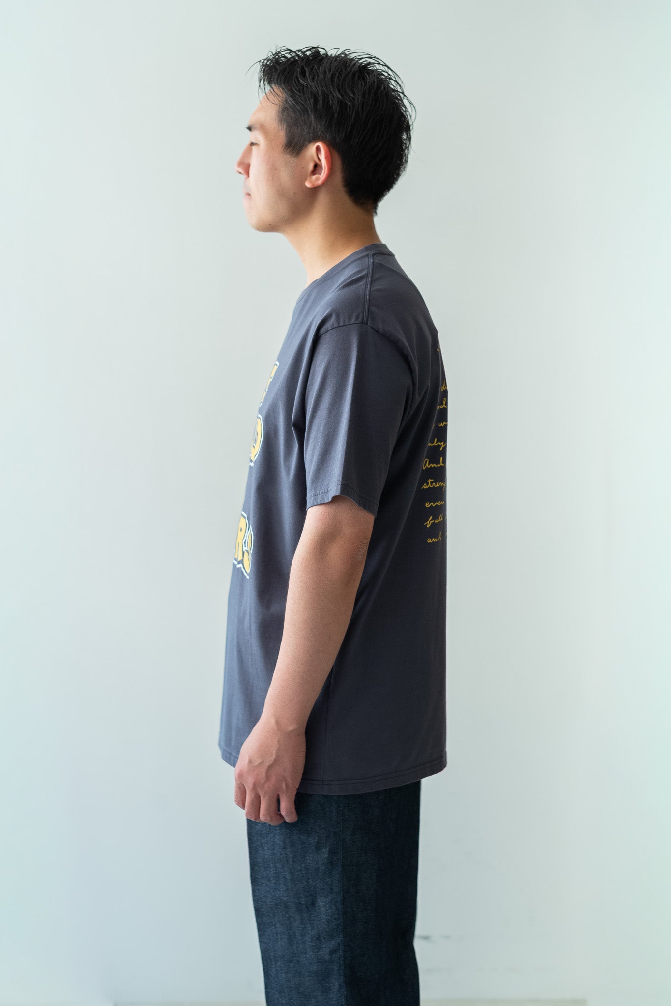 WORLD IS YOURS Tee-Cartoon Letter〔GRAY〕