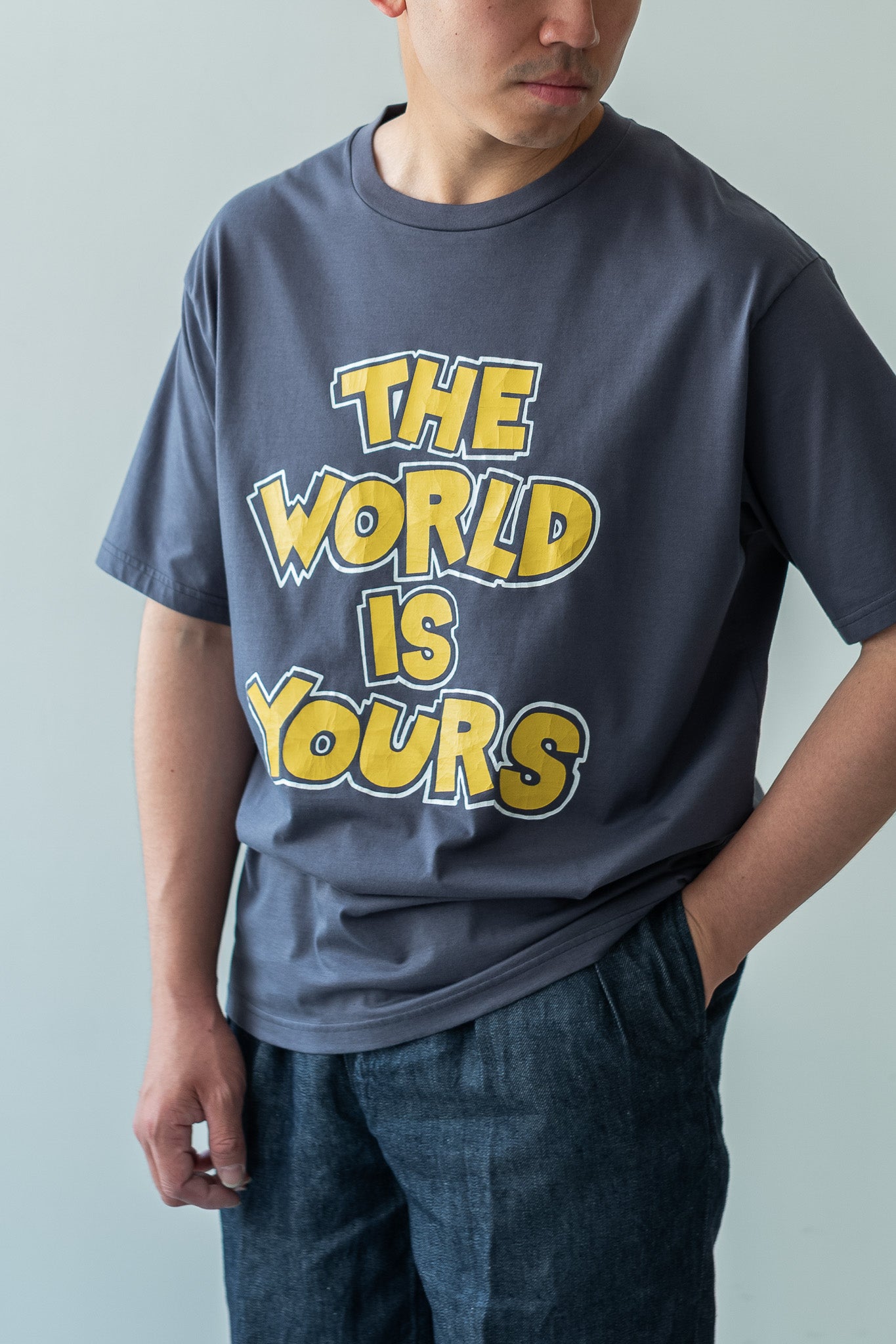 WORLD IS YOURS Tee-Cartoon Letter〔GRAY〕