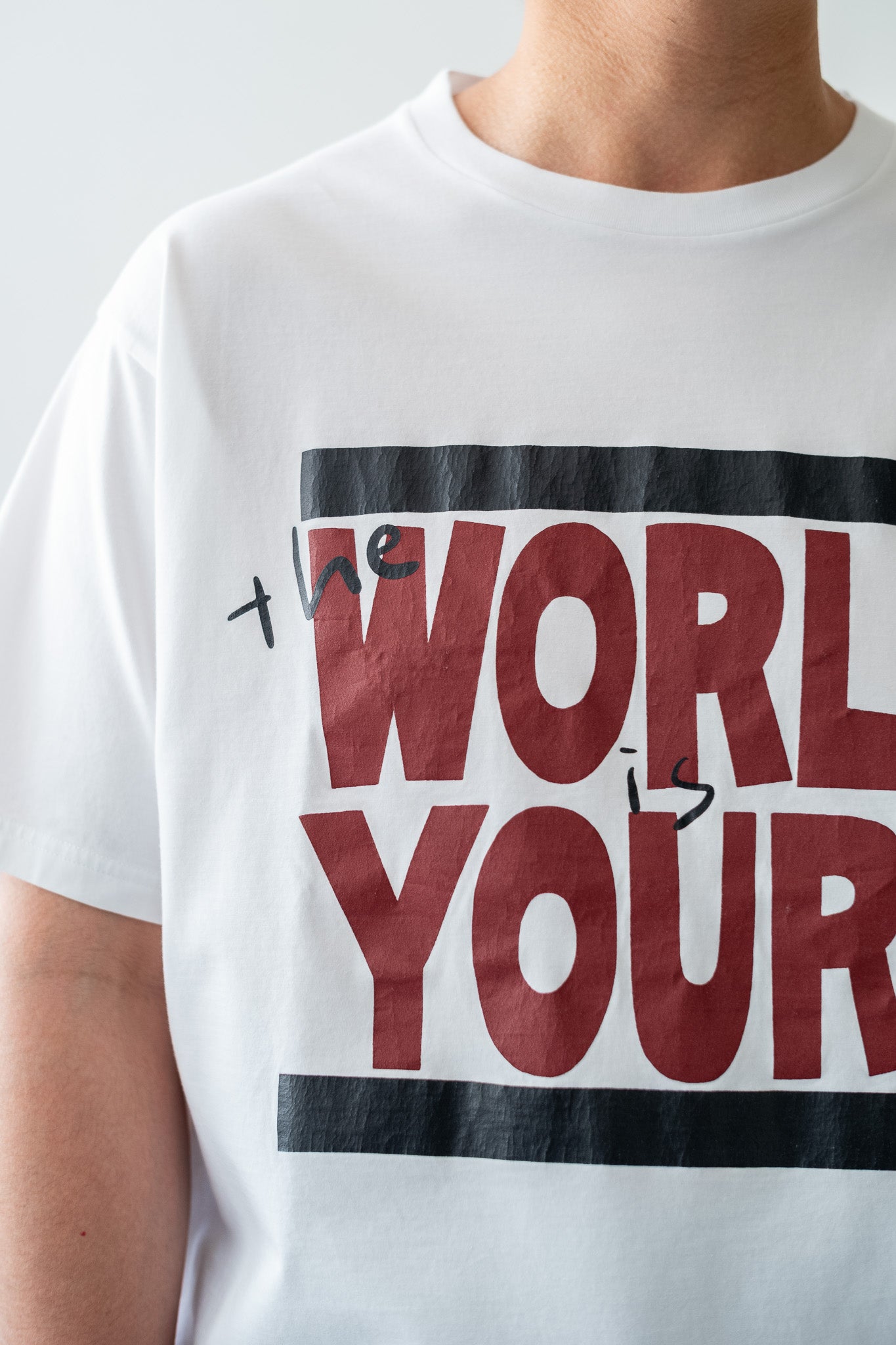 WORLD IS YOURS Tee-Block Letter〔WHITE〕