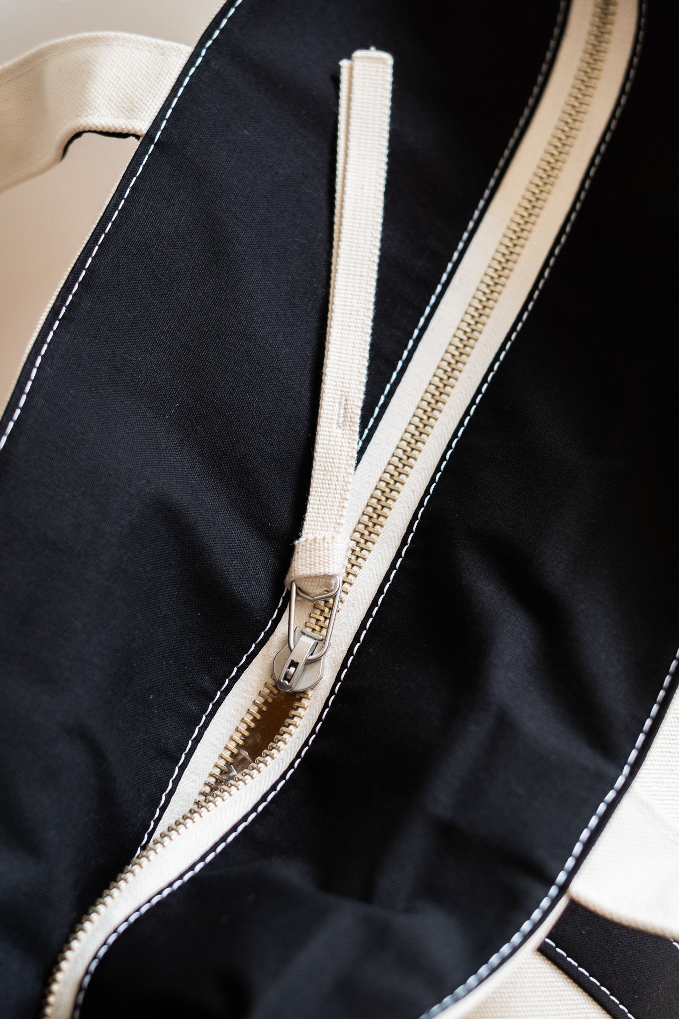 Enough Space Bag-LARGE〔NATURAL×BLACK〕