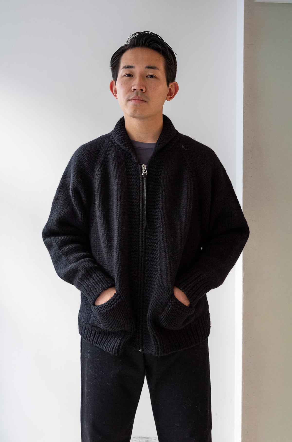 Quiet Season Hand-Knit Zip Jacket 〈NOIR〉
