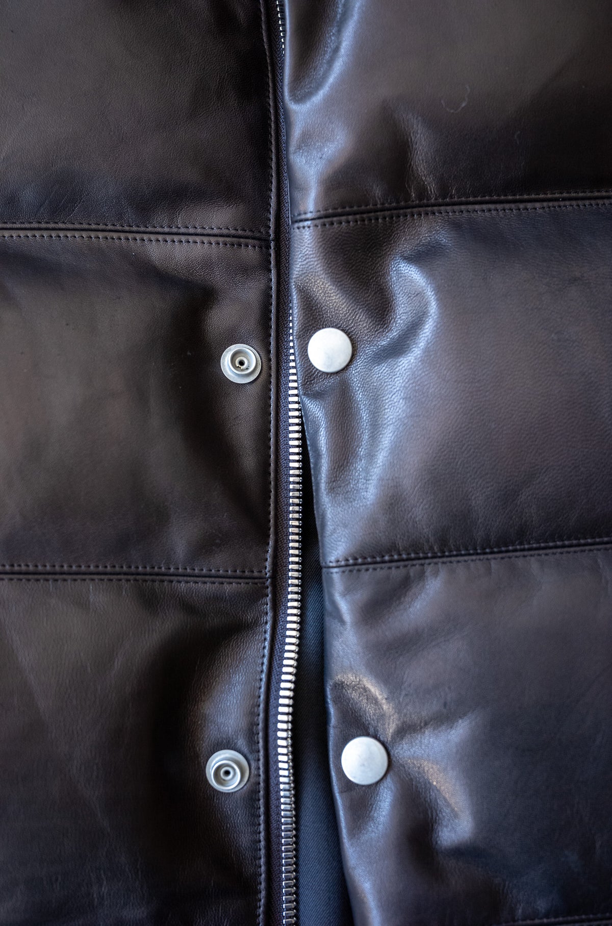 Horsehide Down Insulator Vest 〈NOIR〉