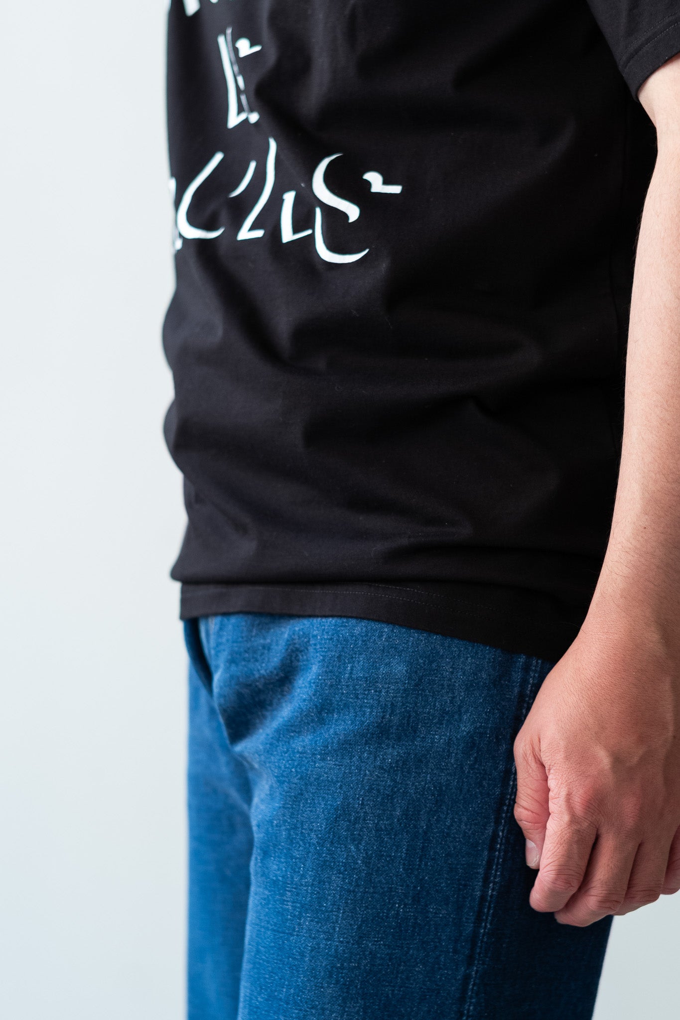 EX) WORLD IS YOURS Tee-Cartoon Letter〔BLACK〕