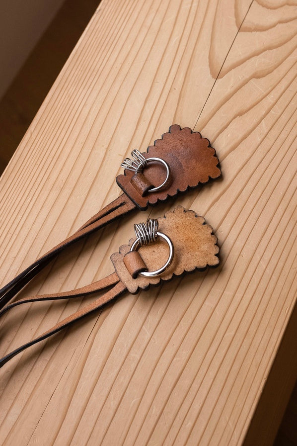 KEYHOLDER NECKLACE TRAPEZE CURLS | cliché