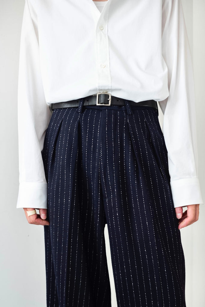 TUCKED BAGGY PANTS 〔NAVY STRIPE〕