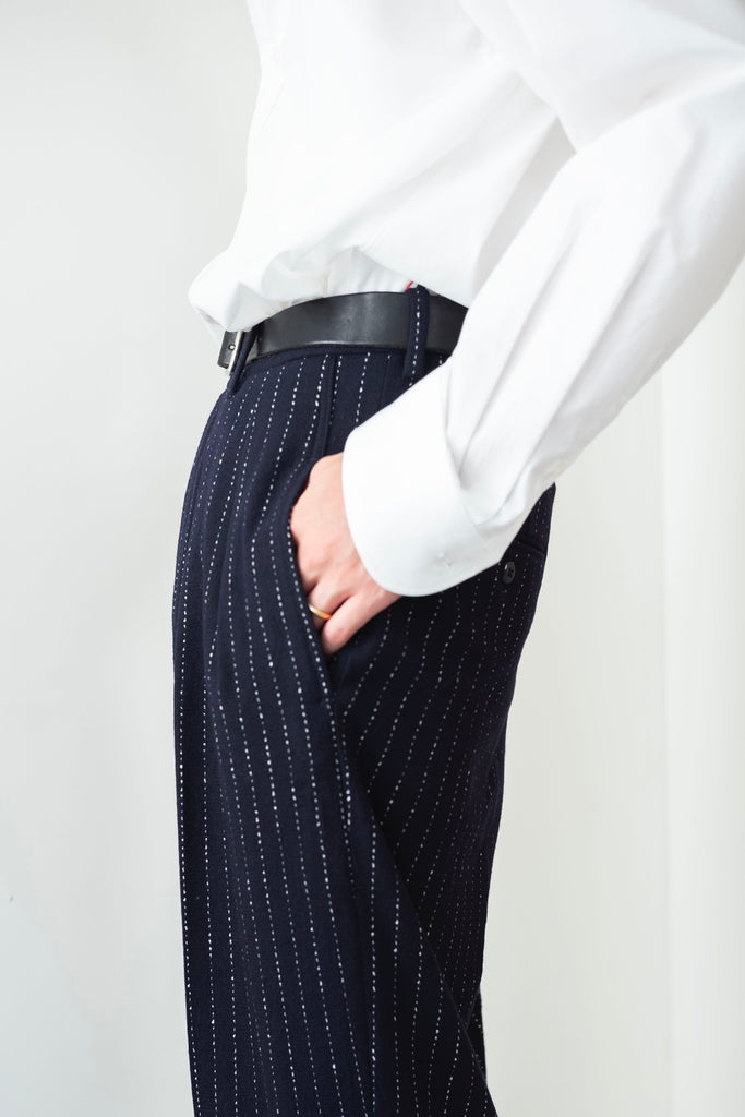 TUCKED BAGGY PANTS 〔NAVY STRIPE〕