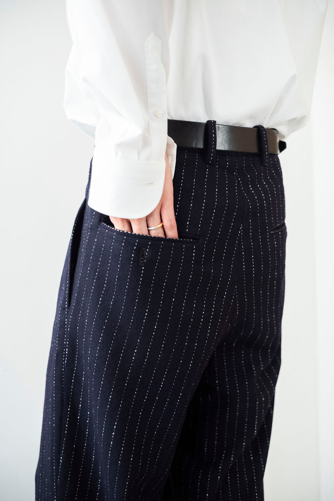 TUCKED BAGGY PANTS 〔NAVY STRIPE〕