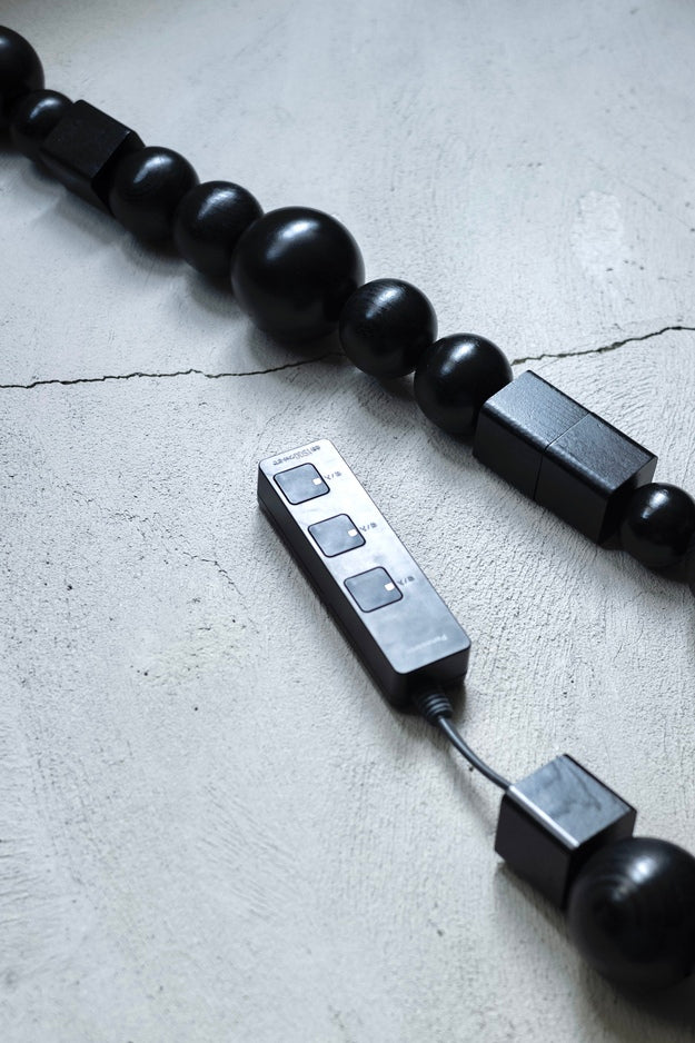 CABLE JEWERLY MULTIPLUG -WOODEN ELEMENTS- BLK | cliché