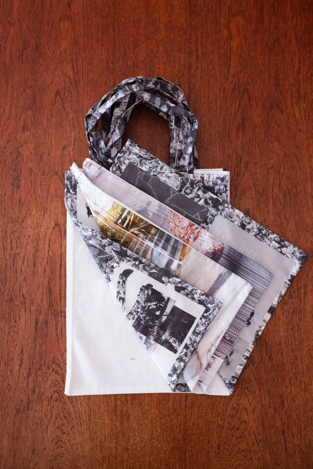 BLESS n° BOOK BAG Edition #1トートバッグ BLESS n° BOOK BAG Edition #1トートバッグ