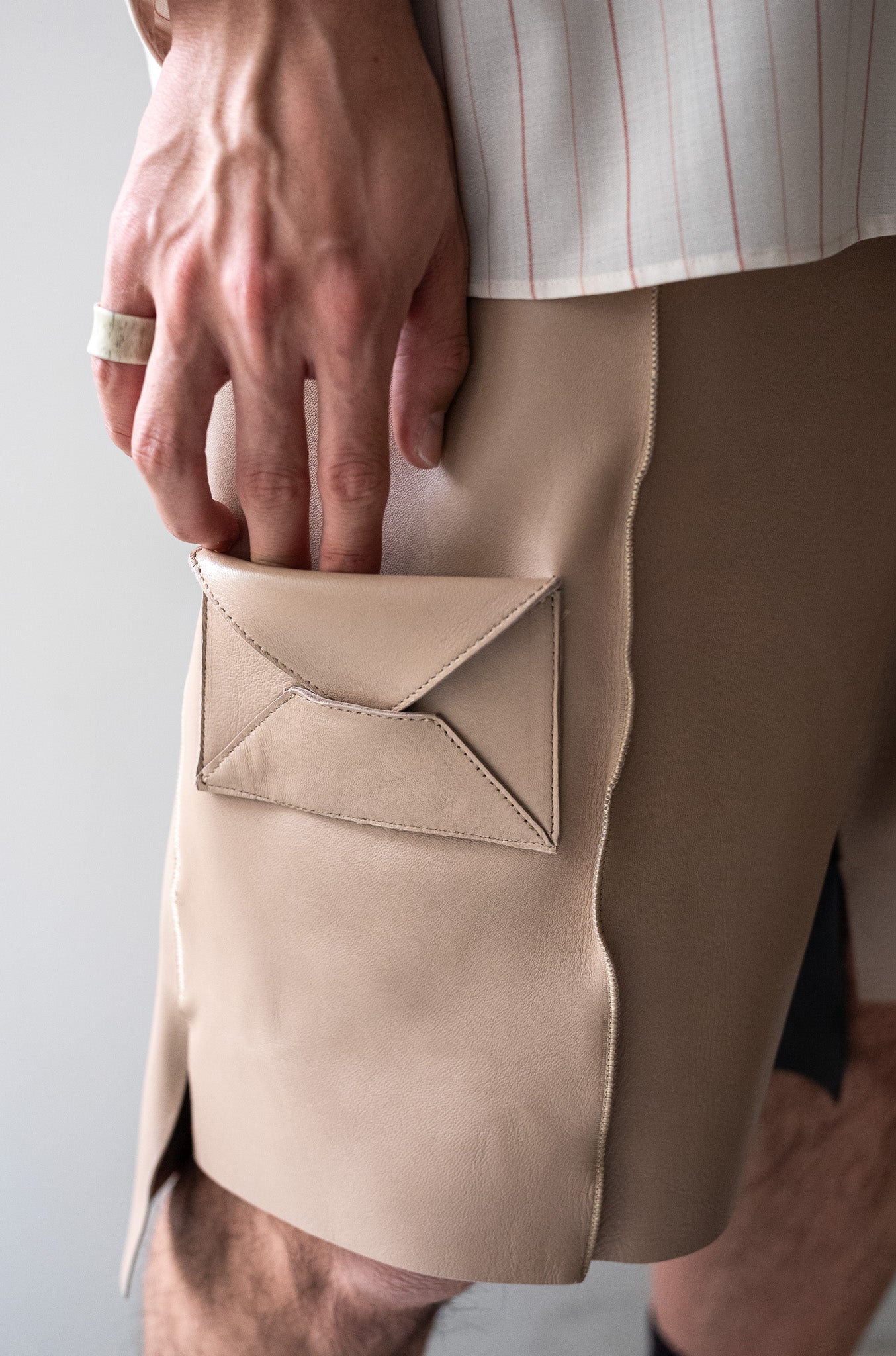 CCGS14UNI B 〈LAMBSKIN MAIL PANTS〉 | cliché
