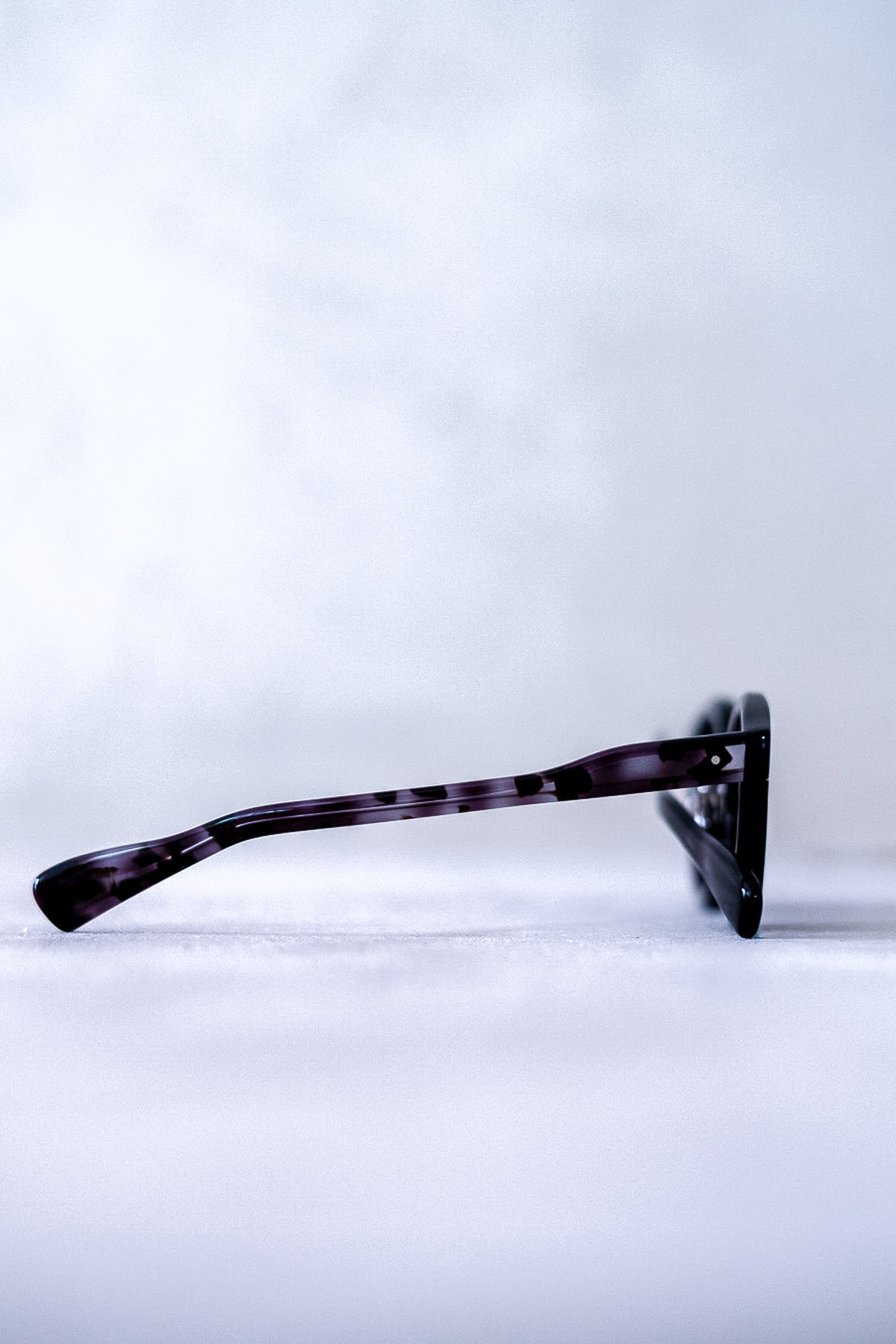 374 〈BLACK-BLK〉