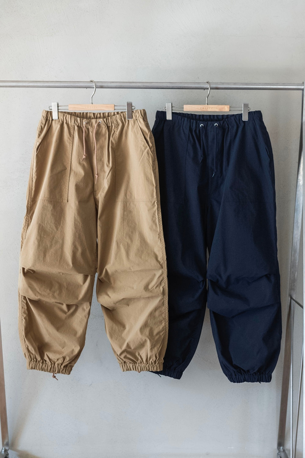 Shrunken Nylon Baker Pants〔NAVY〕