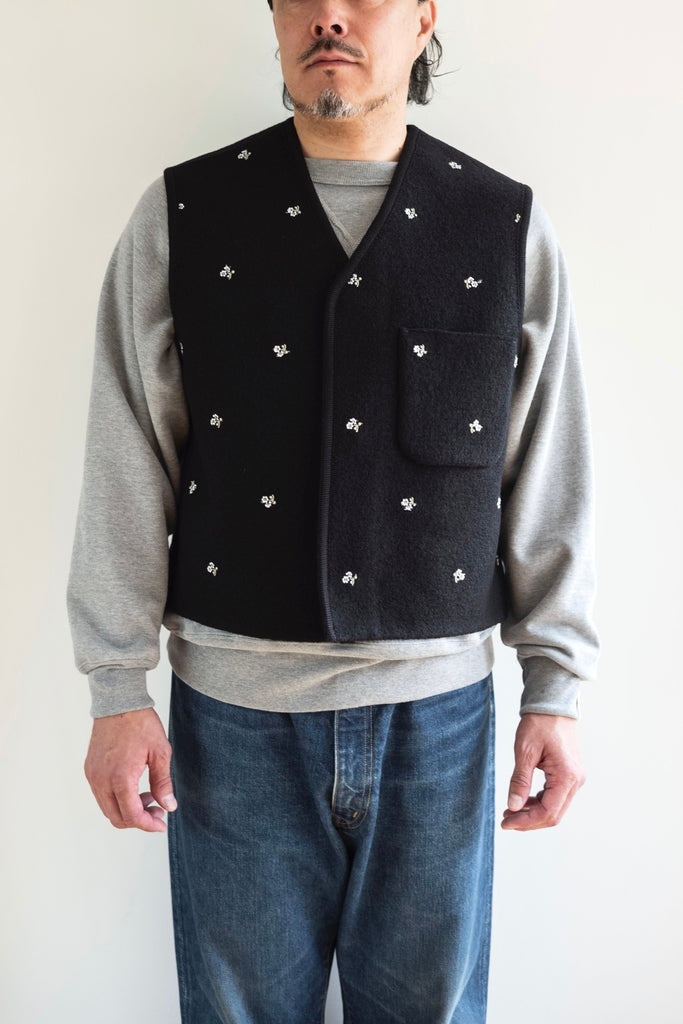 WALKER GILET CITY 〔BLACK FLOWER FELTED〕