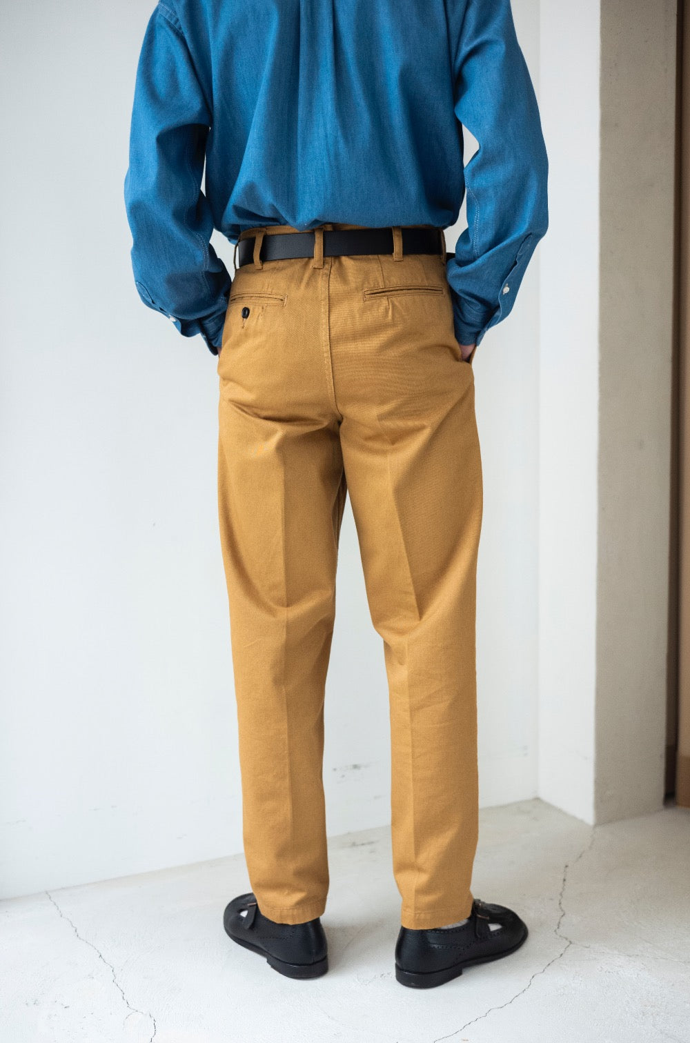 未使用 CANTATE Theren Dye Chinos Size 34 Theren Dye Chinos | cliché