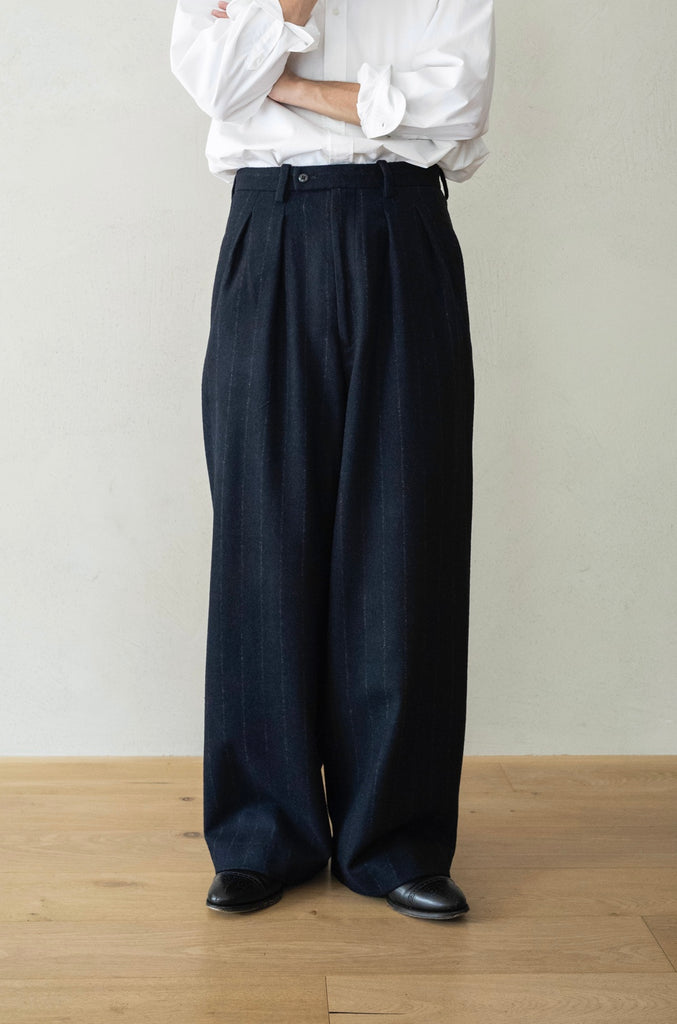 TUCKED BAGGY PANTS