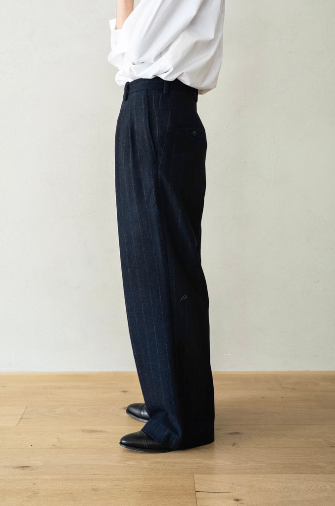 TUCKED BAGGY PANTS