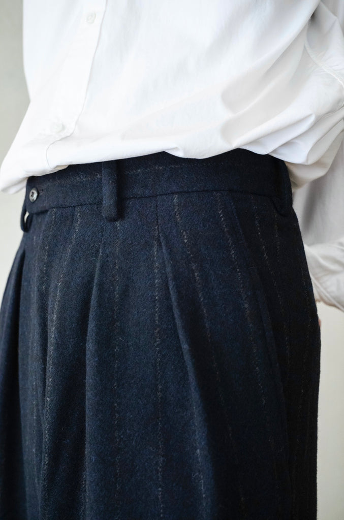 TUCKED BAGGY PANTS