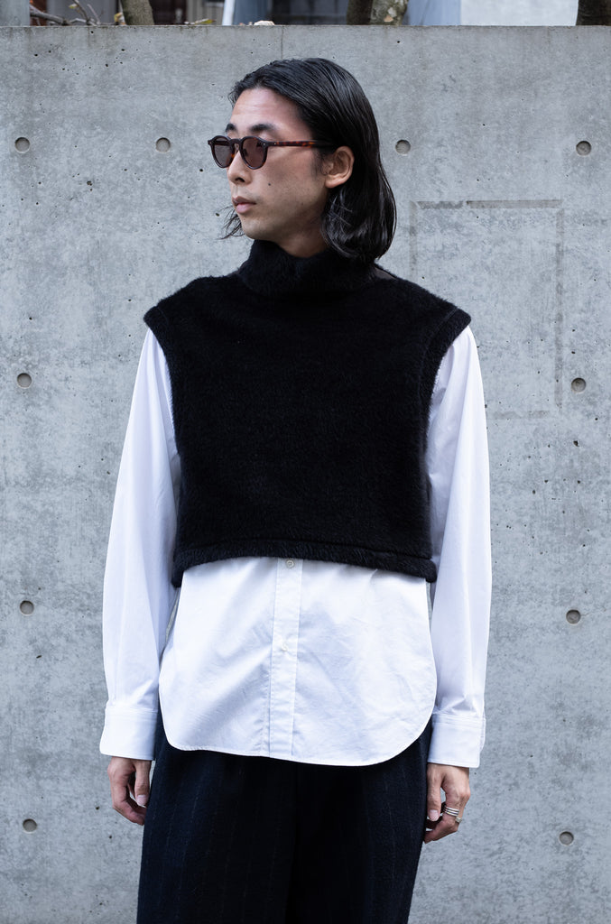 ACTION-TAPED SEAMS CLOPPED VEST