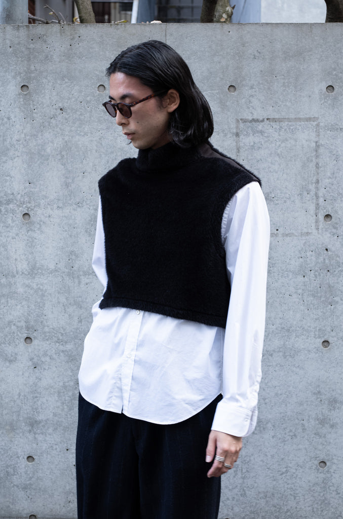 ACTION-TAPED SEAMS CLOPPED VEST