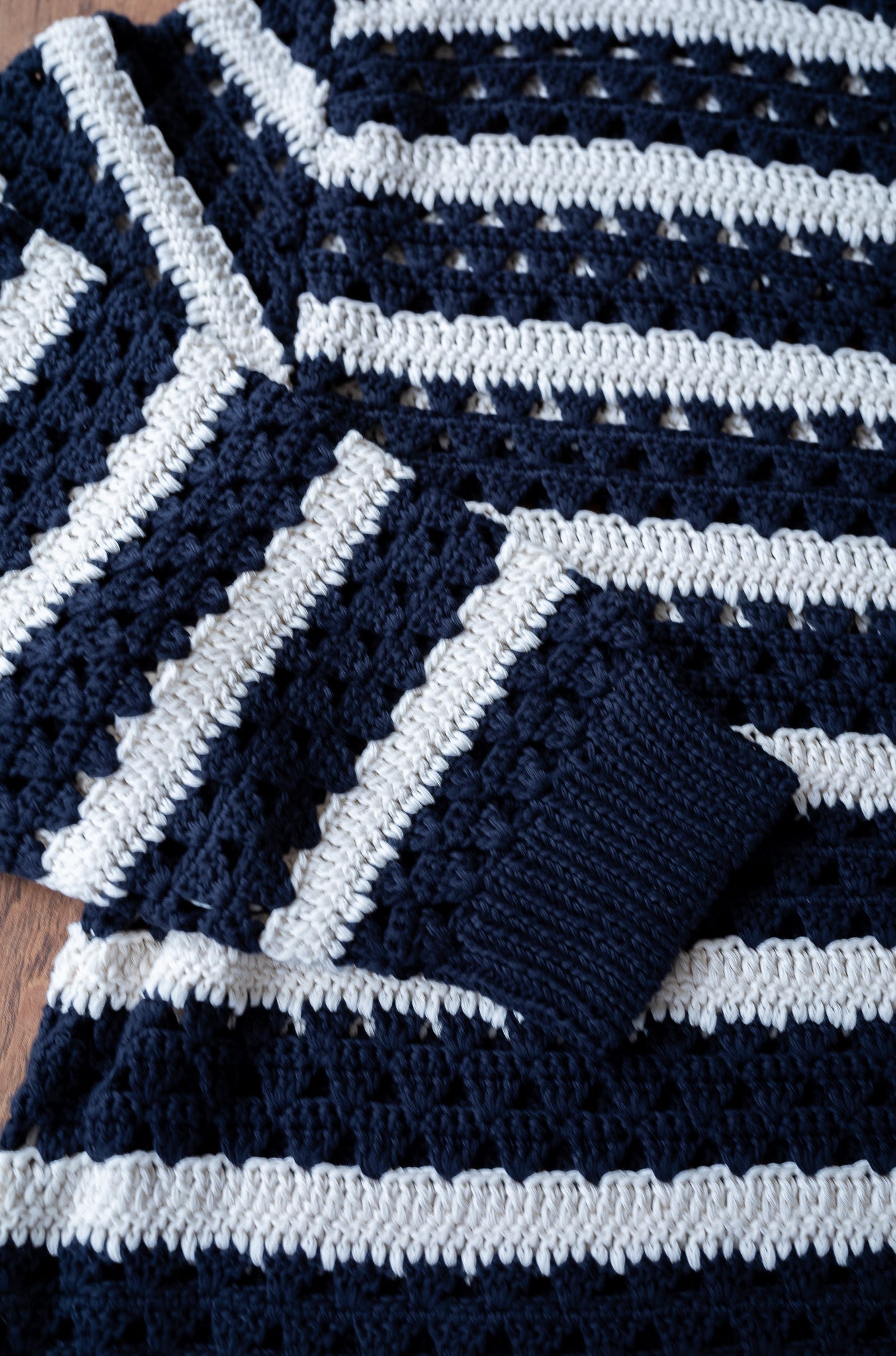 Crochet Horizontal Stripe Pullover〔NAVY × MILK〕